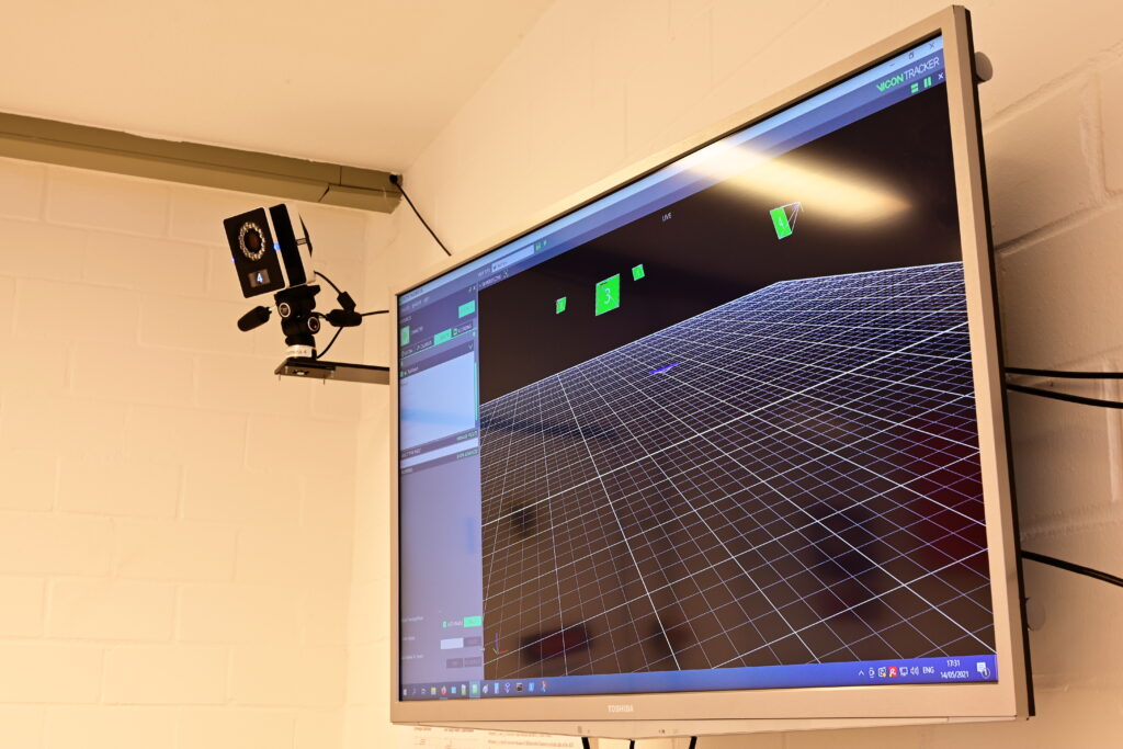Kamera des Motiontracking-Systems mit Benutzeroberfläche der zugehörigen Software